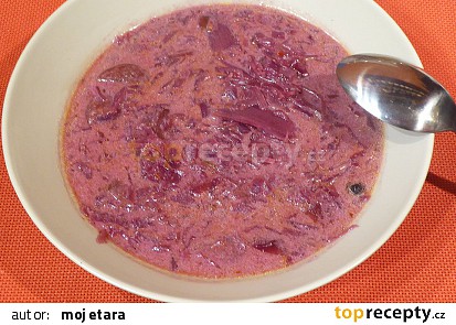 Červená kyselá polévka