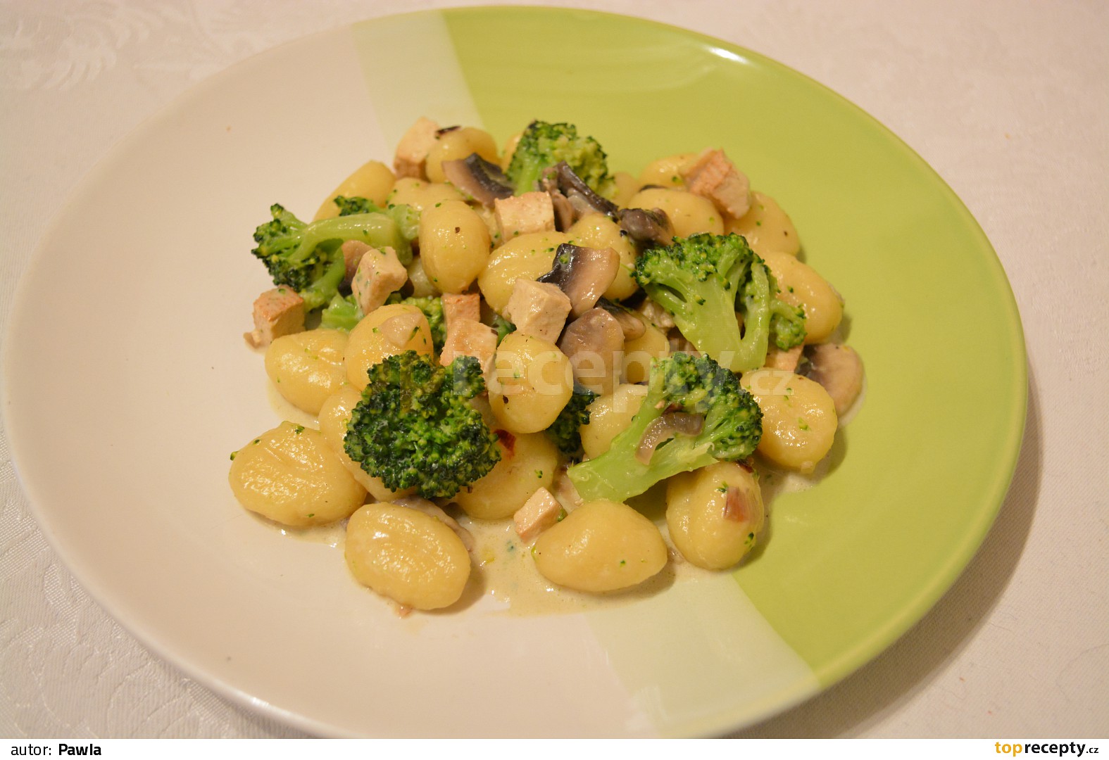 Gnocchi s brokolicí, tofu a žampiony recept TopRecepty.cz