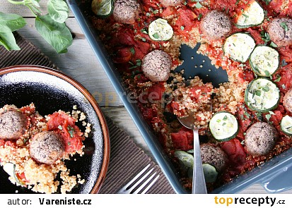 Veganské bezlepkové kuličky zapečené s rajčaty a quinoou