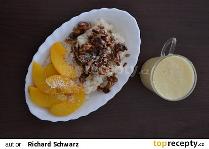 Veganský rýžový nákyp s broskvemi