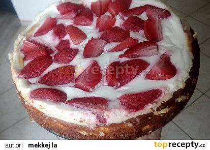 Vanilkový cheesecake s jahodami