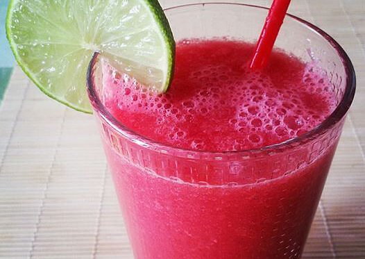 Melounové smoothie se zázvorem a limetkou