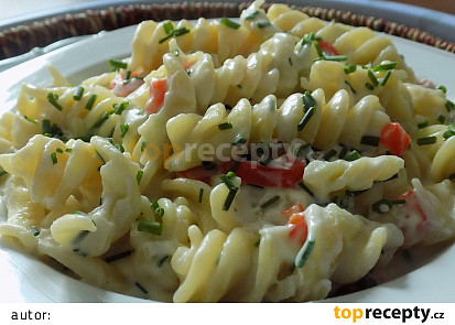 Jednoduché sýrové těstoviny vařené v mléce