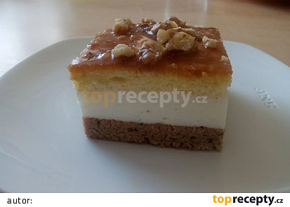 Jogurtový řez s karamelem