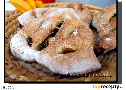 Fougasse s olivami a sušenými rajčaty