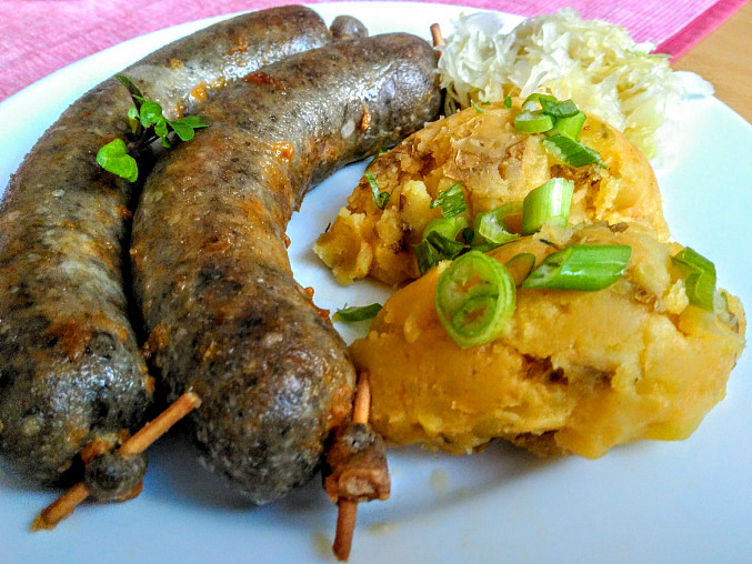 Jak péct v troubě jitrnice?