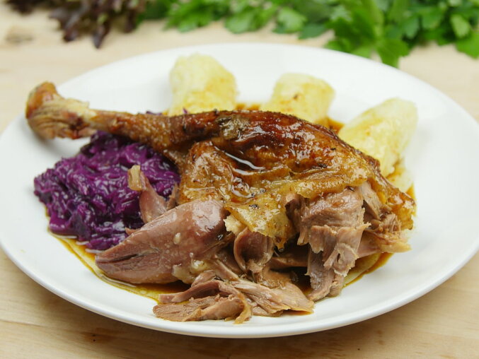 Pomalu pečená husa