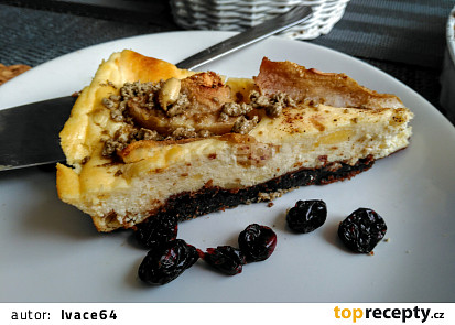 Moučník ze sušenek a chalvy s tvarohovou  náplní a hruškami
