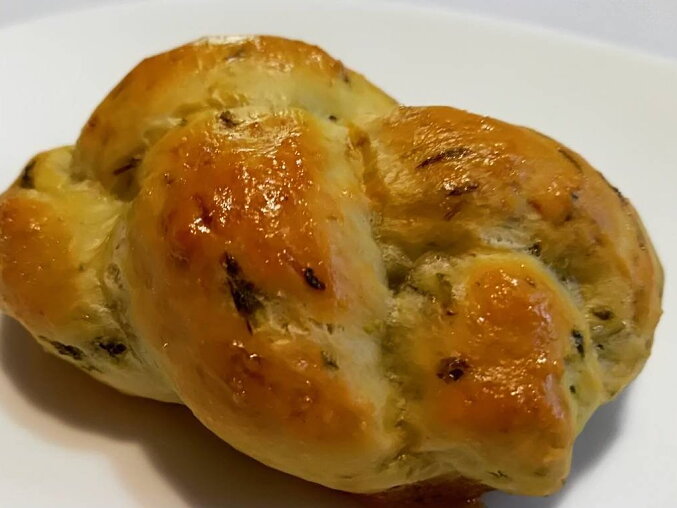 Škvarkové housky s medvědím česnekem