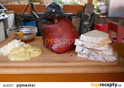 Grilované koleno pomocí sous vide