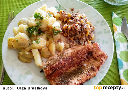 Pstruh filet s pohankovým salátem a brambory