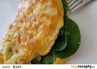 Sýrová omeleta s česnekem, špenátem a ještě medvědím česnekem
