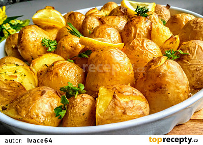 Citronové brambory pečené s  jarní cibulkou a bylinkami
