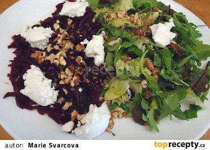 Salát s červenou řepou a měkkým kozím sýrem