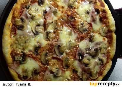 Pizza z domácí pizza pece