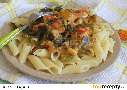 Těstoviny s dušenou cuketou a ačokčou
