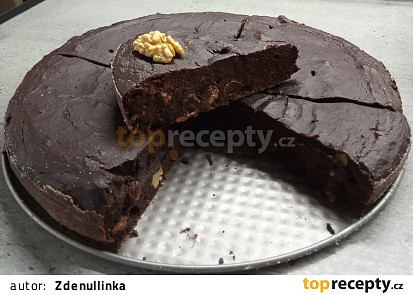Čokoládový koláč s červenou řepou a rozinkami