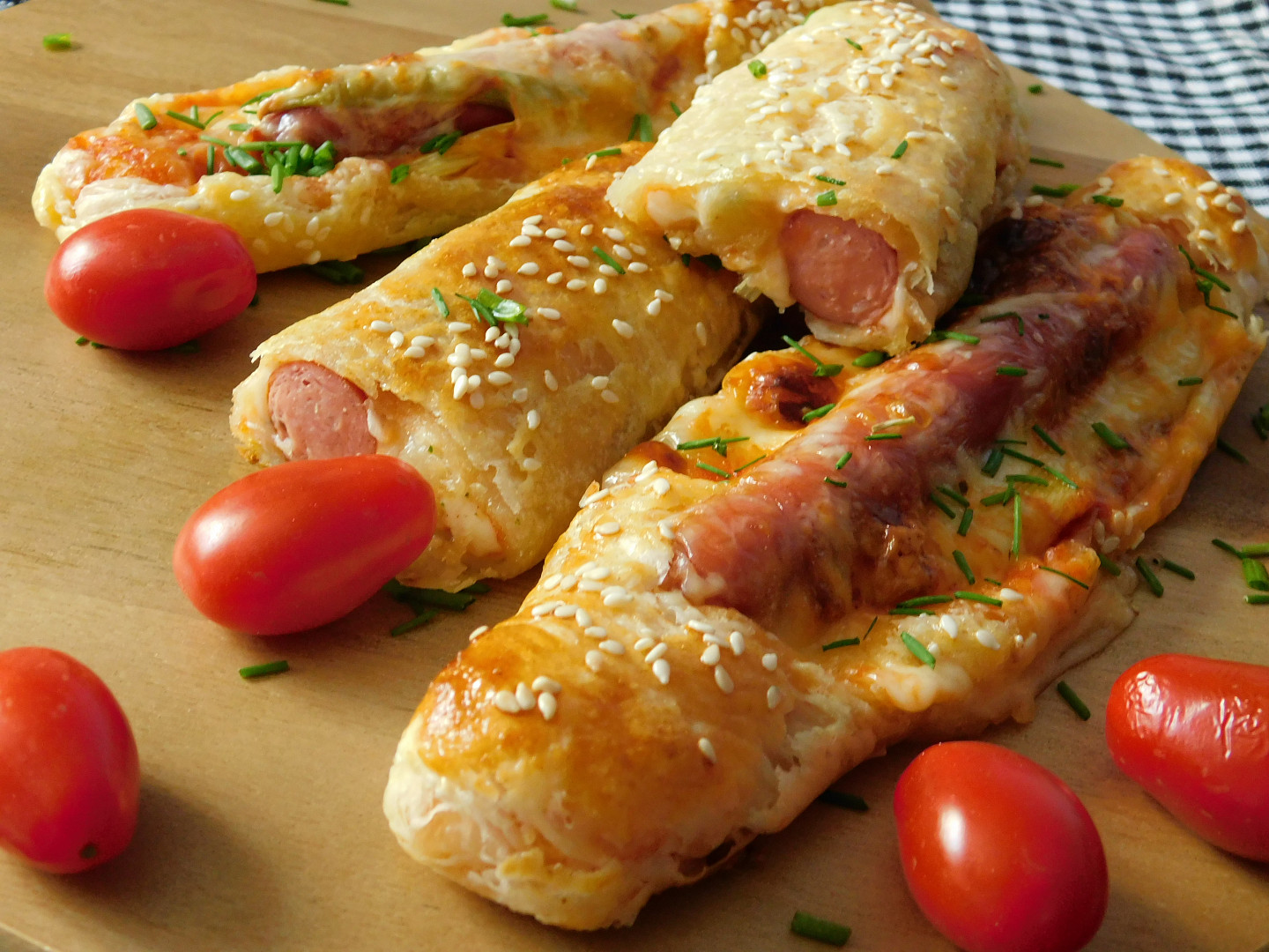 Hot dog z listového těsta recept TopRecepty.cz