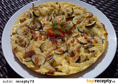Cuketovo-těstovinová omeleta