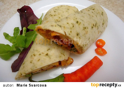 Wrap tortilla s zeleninovo-kuřecí směsí
