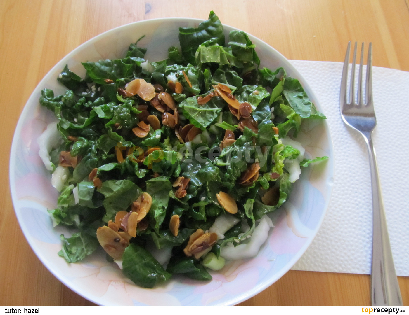 Baby bok choy salát se sezamovou zálivkou recept - TopRecepty.cz