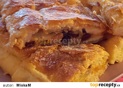 Voňavý závin plný rozinek