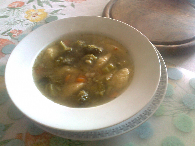 Brokolicová polévka se stonkovým celerem
