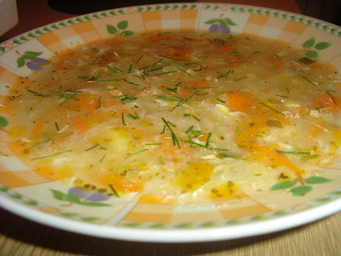 Kedlubnová polévka s vejcem