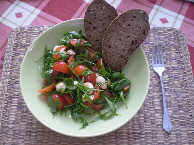 Dietní rucolový salát s mozzarellou