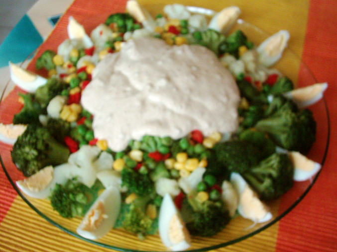 Brokolicový salát s arašídovým máslem