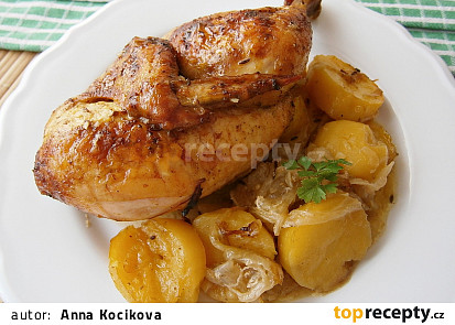 Kuře s máslem na zázvoru s cibulovými bramborami
