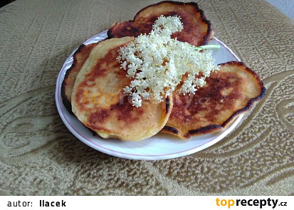 Jablečné lívanečky s bezovými květy