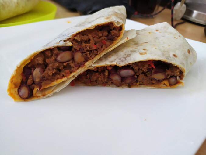 Burrito s mletým masem a červenými fazolemi