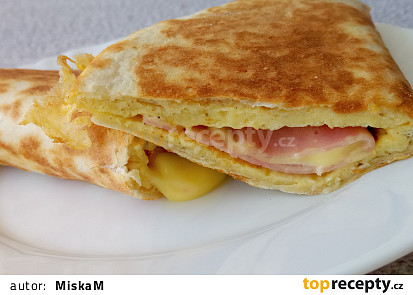 Plněný snídaňový wrap