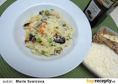 Houbové rizoto s mrkví a hráškem