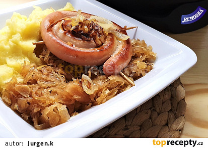 Pečená vinná klobása se zelím (z remosky)