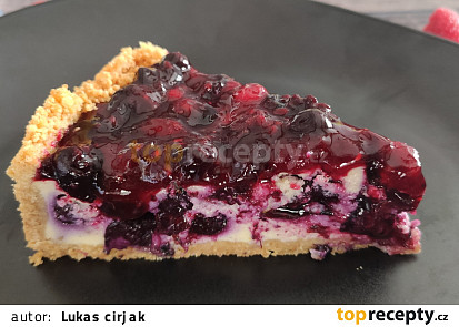 Tvarohový koláč s bobulovým ovocem - cheesecake