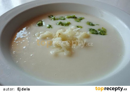 Květáková polévka s křenem