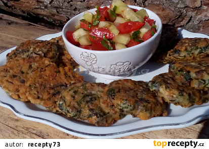 Žampionové placky a zeleninový salát s medvědím česnekem