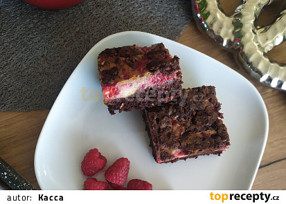 Malinové brownies s mascarpone