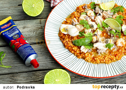 Risotto s mořskými plody, koriandrem a limetkou