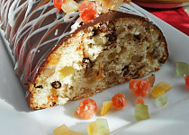 Bílkový chlebíček s kandovaným ovocem