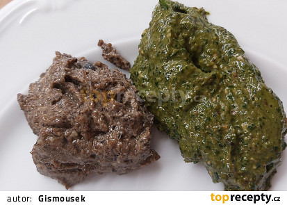 Pesto z černých oliv a z rukoly se sušenými rajčaty