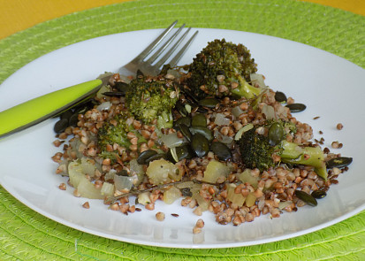 Pohanka s brokolicí a semínky