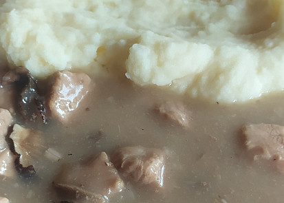 Vepřové kostky na pivu se sušenými houbami