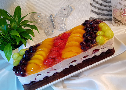 Cuketovo-mrkvová buchta s pekanovými ořechy a krémem z mascarpone (2. varianta)