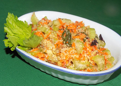 Kuskusový salát s řapíkatým celerem a bylinkami