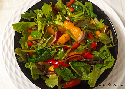 Jednoduchý salát s mangem