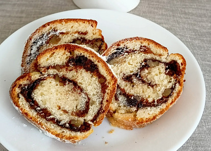 Kynutá bábovka s kakaem, perníkem a ořechy