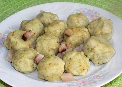 Krupicové kuličky s brokolicí